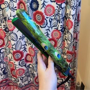 Peacock hair straightener